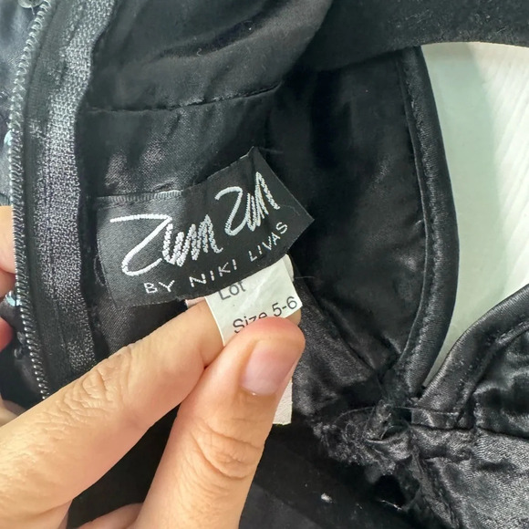 Zum Zum by Niki Livas Asian Inspired Mock neck Sequin Satin Black Dress Size 5-6 - Picture 11 of 13